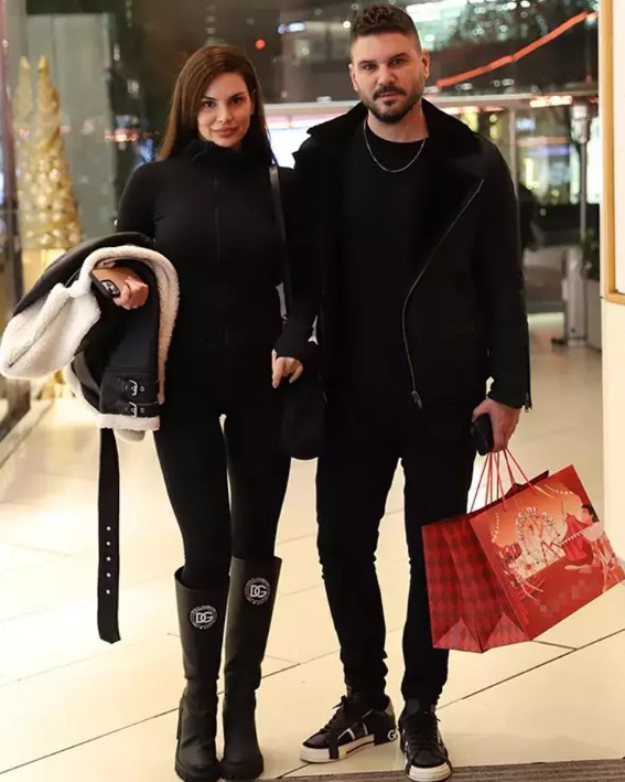 Ünlü çift alışveriş turuna çıktı!